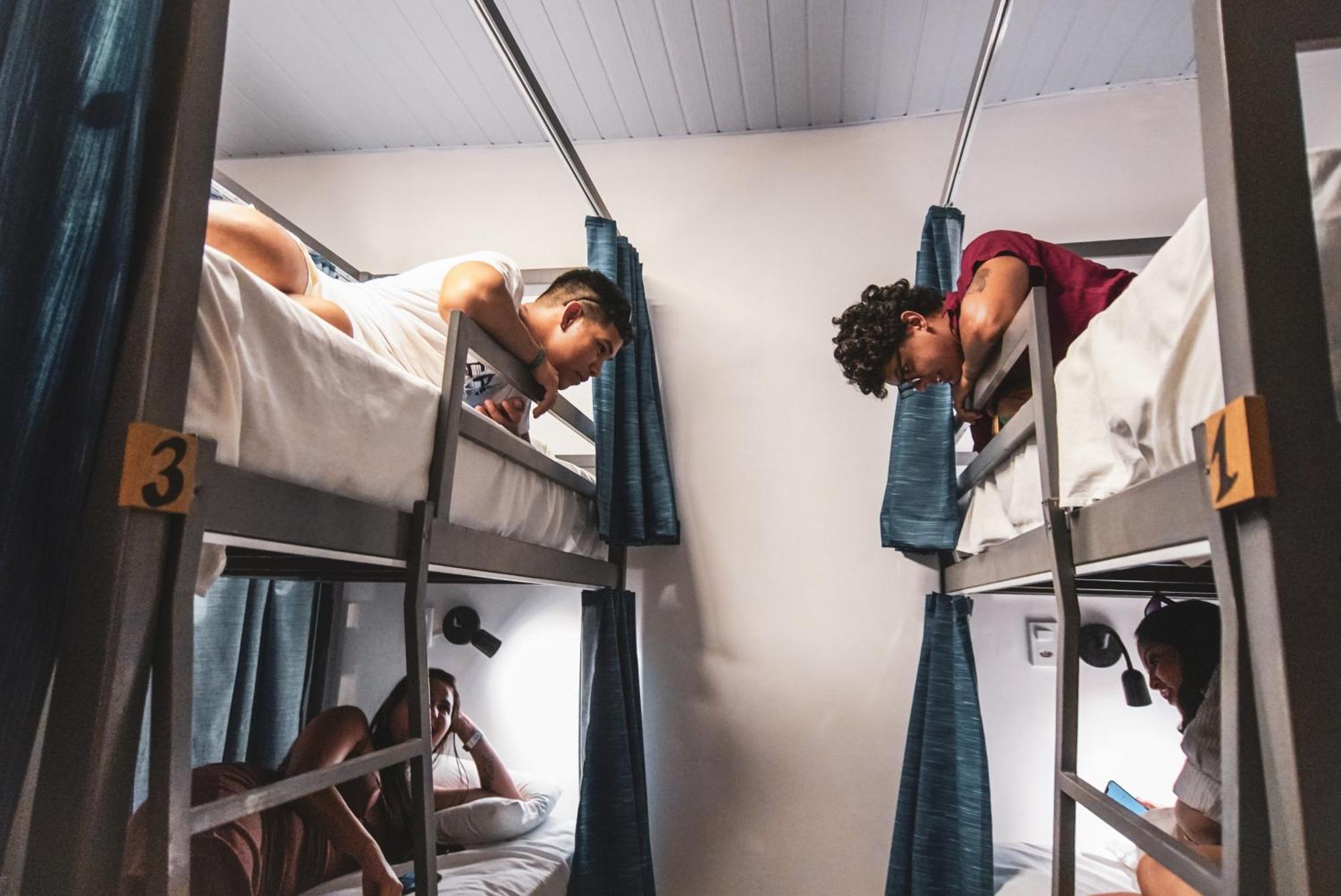 Local Hostel Novo Airao Bagian luar foto